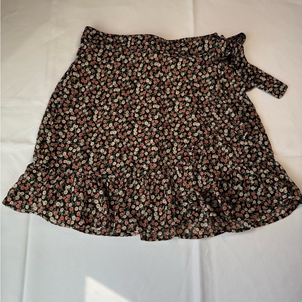Hollister Cream and Brown Mini Wrap Skirt